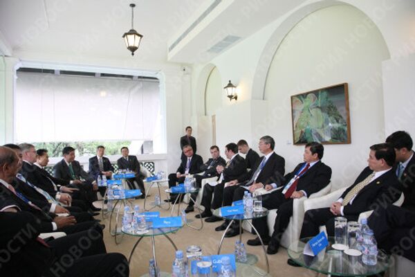 Russian President Dmitry Medvedev at the APEC summit in Singapore - Sputnik International