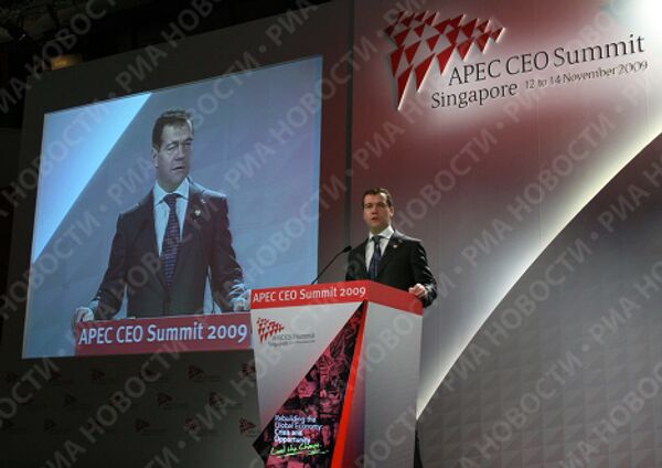 Russian President Dmitry Medvedev at the APEC summit in Singapore - Sputnik International
