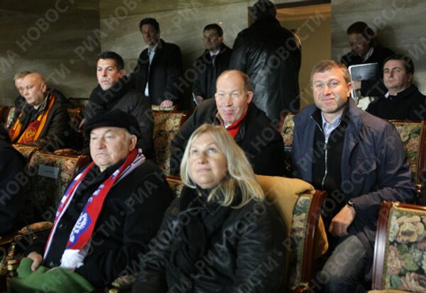 Dmitry Medvedev, Vladimir Putin and other football fans watch Russia vs. Slovenia - Sputnik International