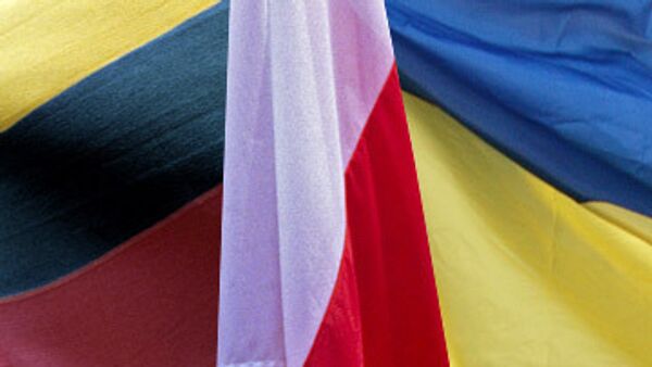 Poland, Lithuania and Ukraine to set up joint army - Sputnik International