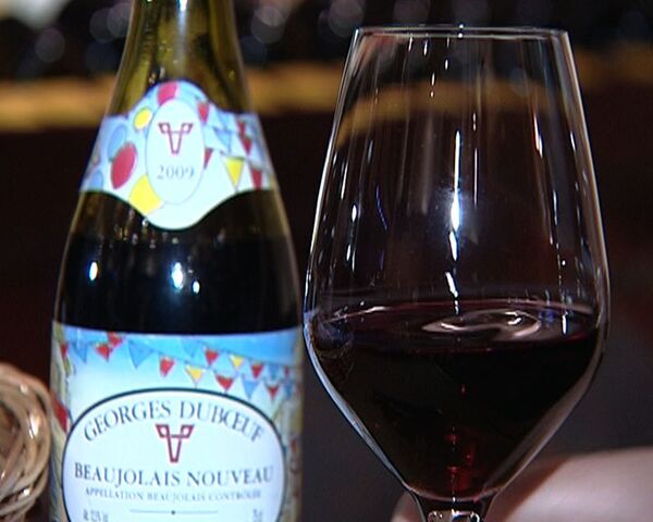 Traditions of the New Year in wine:The French drink “gallons” of Beaujolais Nouveau - Sputnik International
