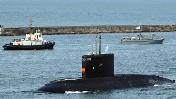 Russian submarine towed to port after engine malfunction - Sputnik International