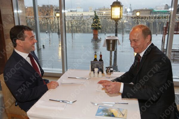 President Medvedev and Prime Minister Putin visit St. Petersburg - Sputnik International