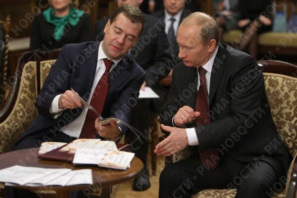 President Medvedev and Prime Minister Putin visit St. Petersburg - Sputnik International