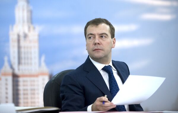 Medvedev ratifies deal on simplifying visa procedures with S.Korea - Sputnik International
