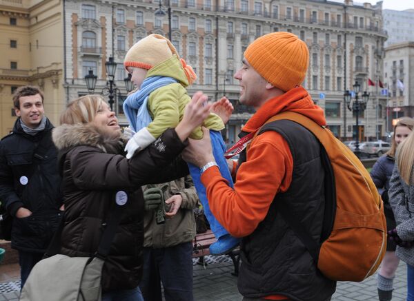 Free hugs in Moscow on Saturday - Sputnik International