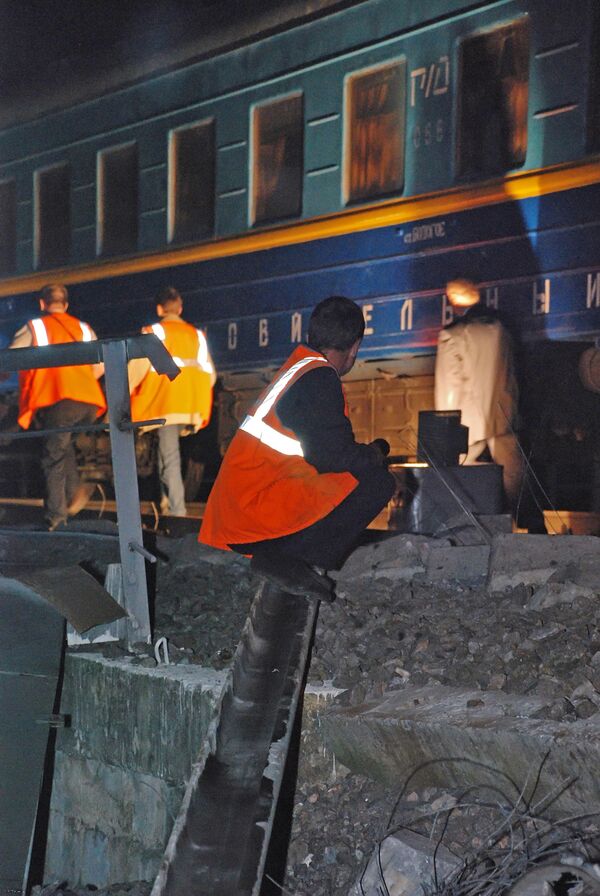 Moscow-St. Petersburg train derails, several injured  - Sputnik International