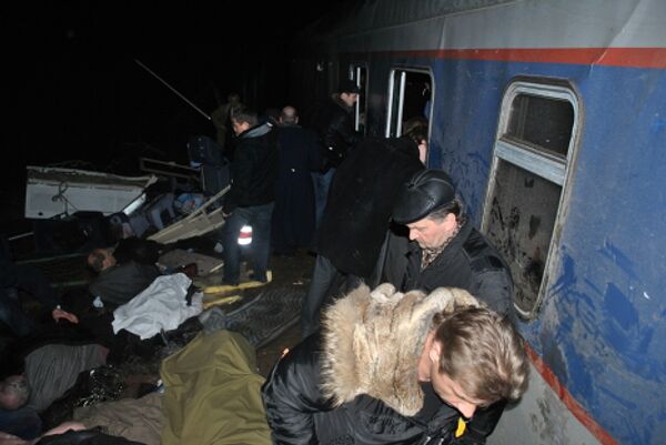 A few minutes after Nevsky Express train derailment - Sputnik International