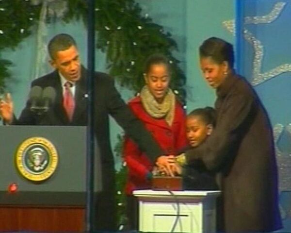 US First family turn on the lights - Sputnik International