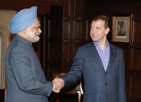 Russian President Dmitry Medvedev meets with Indian Prime Minister Manmohan Singh - Sputnik International
