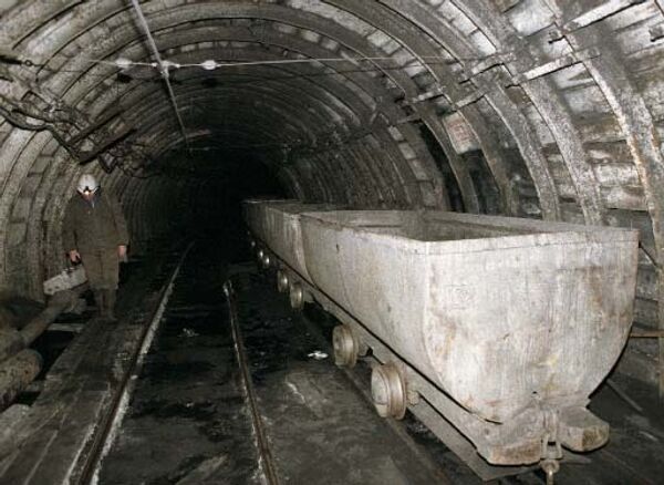 180 trapped underground as gas explodes at W. Siberian coal mine - Sputnik International
