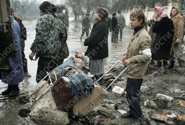 Evacuating Chechen residents from the war zone. - Sputnik International