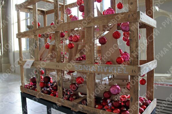 Auction in Paris: designers’ Christmas trees - Sputnik International