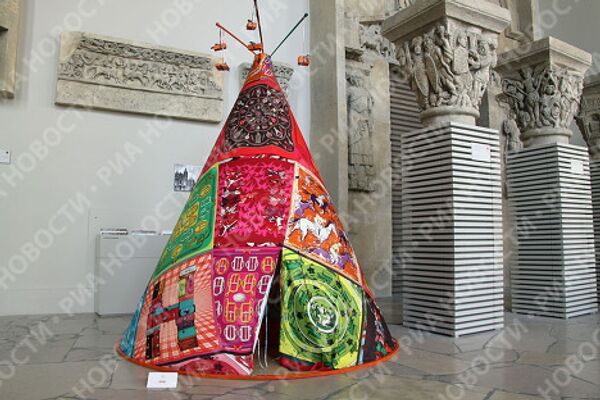 Auction in Paris: designers’ Christmas trees - Sputnik International