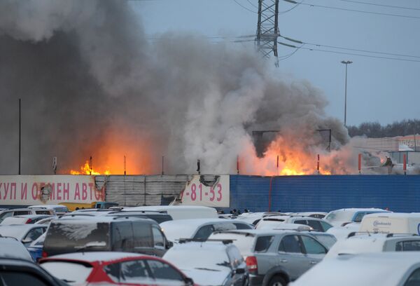 Construction market fire outside Moscow extinguished  - Sputnik International