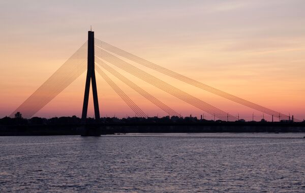 Bridge through  Daugava river in Riga - Sputnik International
