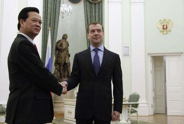 Medvedev invites Vietnam to join large projects - Sputnik International