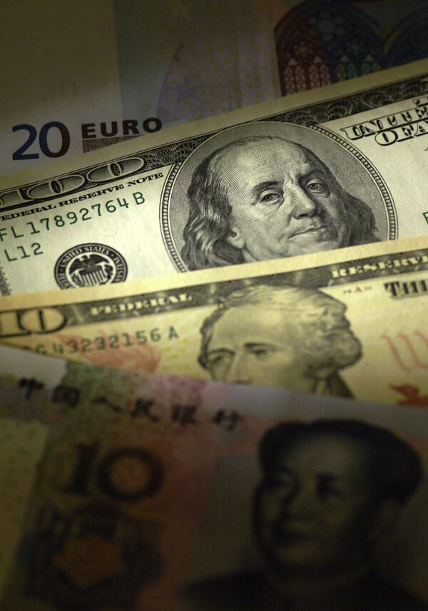  Dollar up 13 kopeks, euro down 4.25 kopeks - Sputnik International
