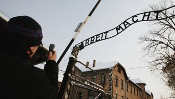 Polish police finds stolen Arbeit Macht Frei sign - Sputnik International