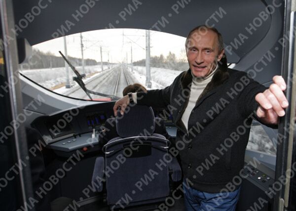 Russian Prime Minister Vladimir Putin took a trip on a Sapsan high speed train - Sputnik International
