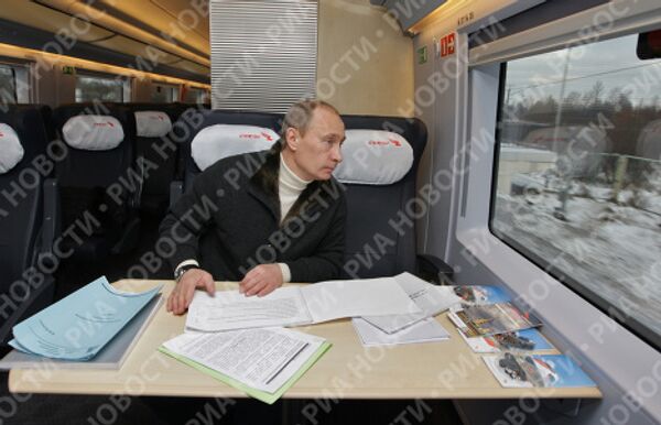 Russian Prime Minister Vladimir Putin took a trip on a Sapsan high speed train - Sputnik International