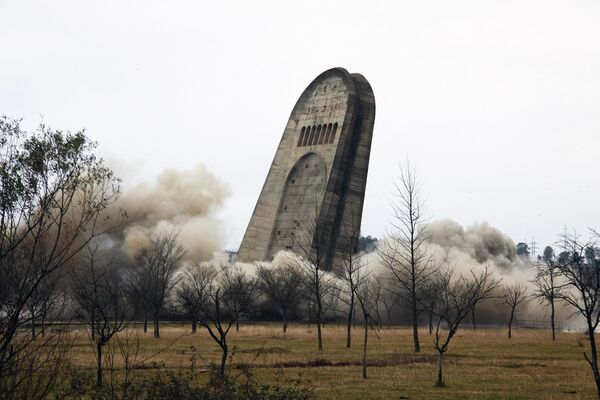 Georgian WWII Memorial  Demolition  - Sputnik International