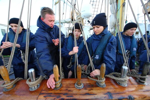 Kruzenshtern crew sailing second leg of trans-Atlantic expedition - Sputnik International