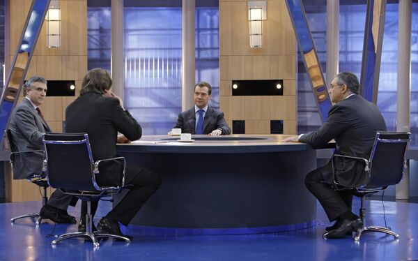 Main points of Medvedev's live interview with federal TV channels - Sputnik International