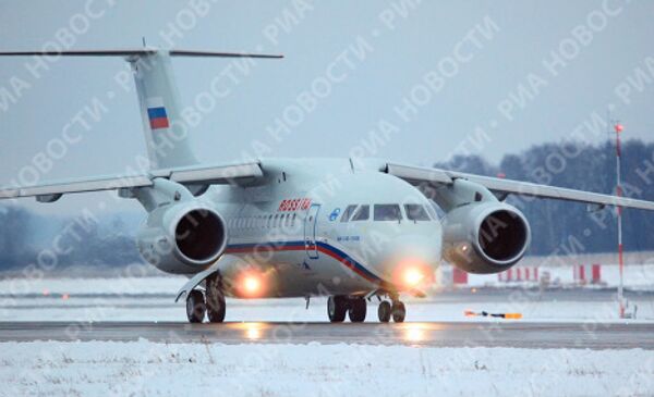 Antonov An-148 regional aircraft after its first commercial flight - Sputnik International