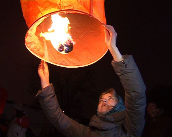 Unusual ‘flash mob’: Chinese lanterns above Moscow  - Sputnik International