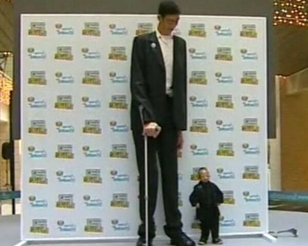 Tall meets small - Sputnik International