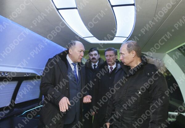 Vladimir Putin visits aircraft construction plant - Sputnik International