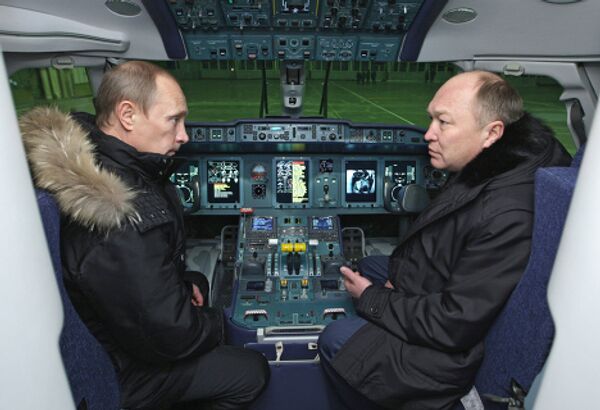Vladimir Putin visits aircraft construction plant - Sputnik International