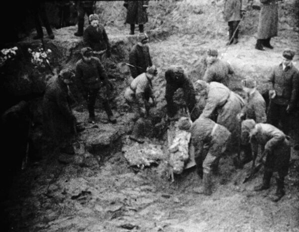 Graves exhumation in Katyn - Sputnik International