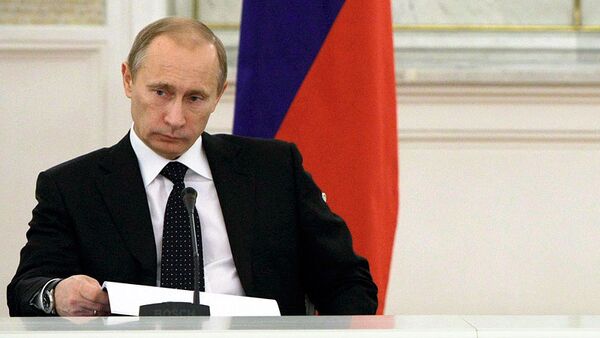 Putin says totalitarianism or Ukrainian-style chaos not for Russia - Sputnik International