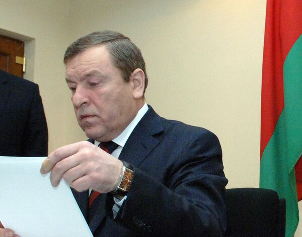  Belarusian defense minister to visit Moscow for military talks  - Sputnik International
