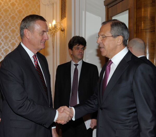 U.S. National Security Adviser General James Jones and Russian foreign minister Sergei Lavrov - Sputnik International