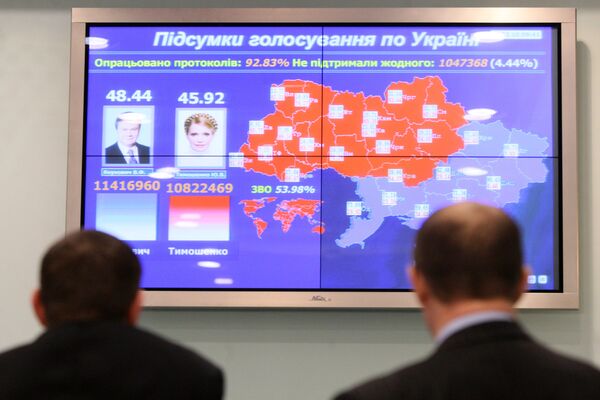  Presidential polls split Ukraine into east and west  - Sputnik International