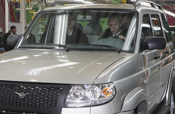 Vladimir Putin at the auto plant - Sputnik International