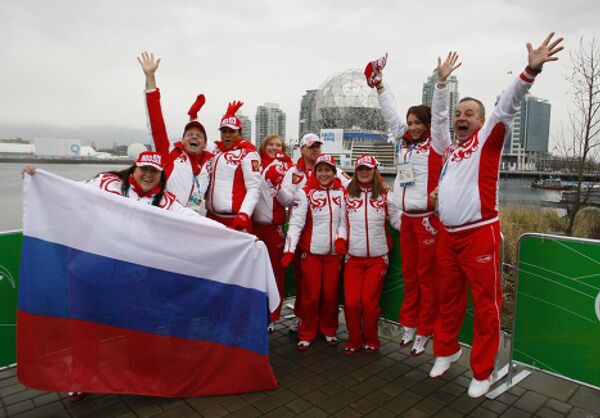 Russia hoists national flag in Vancouver - Sputnik International