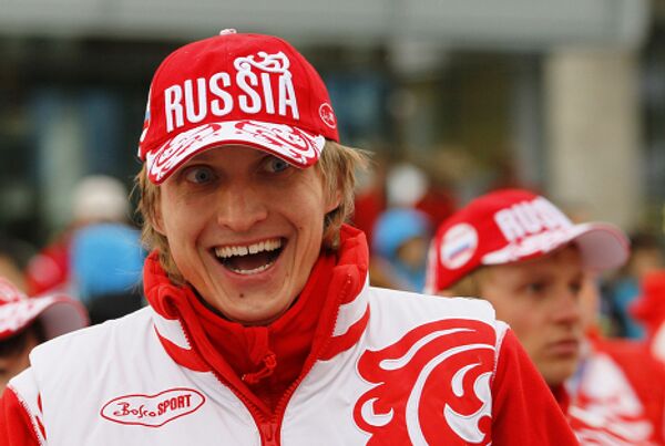 Russia hoists national flag in Vancouver - Sputnik International