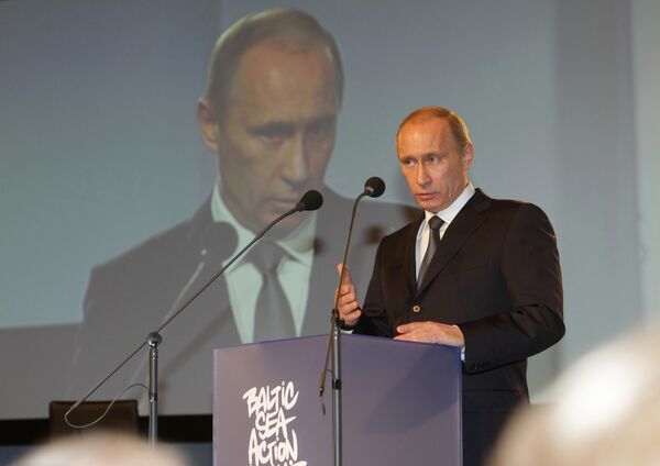Prime Minister Vladimir Putin speaks at the plenary meeting of the Baltic Sea Action Summit 2010 - Sputnik International