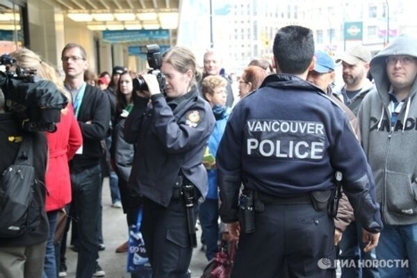 Aggressive protestors take to the streets of Vancouver  - Sputnik International