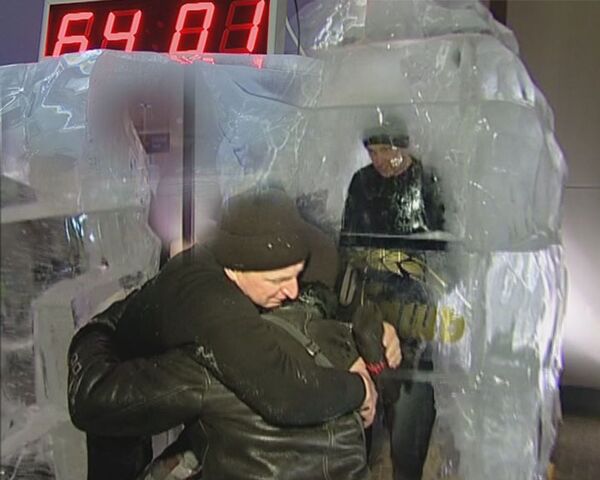 Magician ends up in hospital after 64.5 hours inside ice cube - Sputnik International