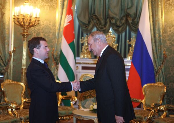 Russian President Dmitry Medvedev and President of Republic of Abkhazia Sergei Bagapsh - Sputnik International