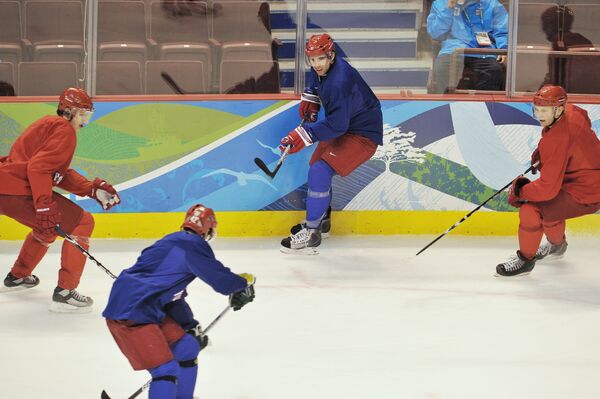 Russian hockey team's training session, 2010 Olympics - Sputnik International
