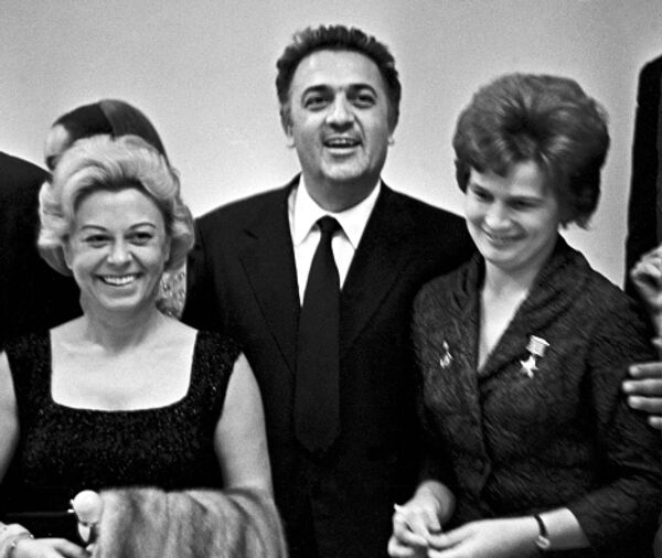 Federico Fellini, Giulietta Masina and Valentina Tereshkova at a Moscow film festival - Sputnik International