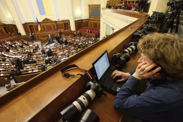 Ukraine would be split by referendum on Russian language - Sputnik International
