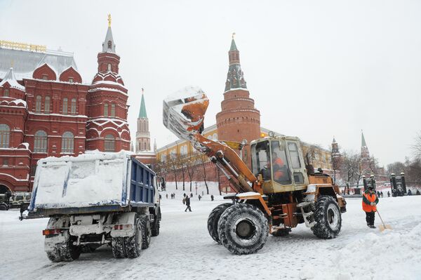 Over the top. Consequences of Moscow’s massive snowfall - Sputnik International