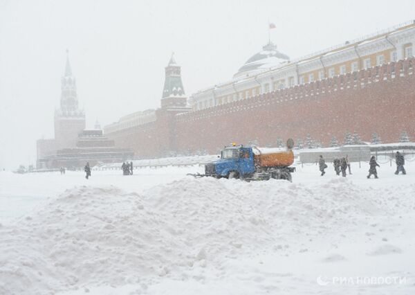 Over the top. Consequences of Moscow’s massive snowfall - Sputnik International